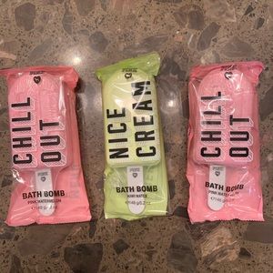 NEW Victoria Secret PINK Bundle bath bombs